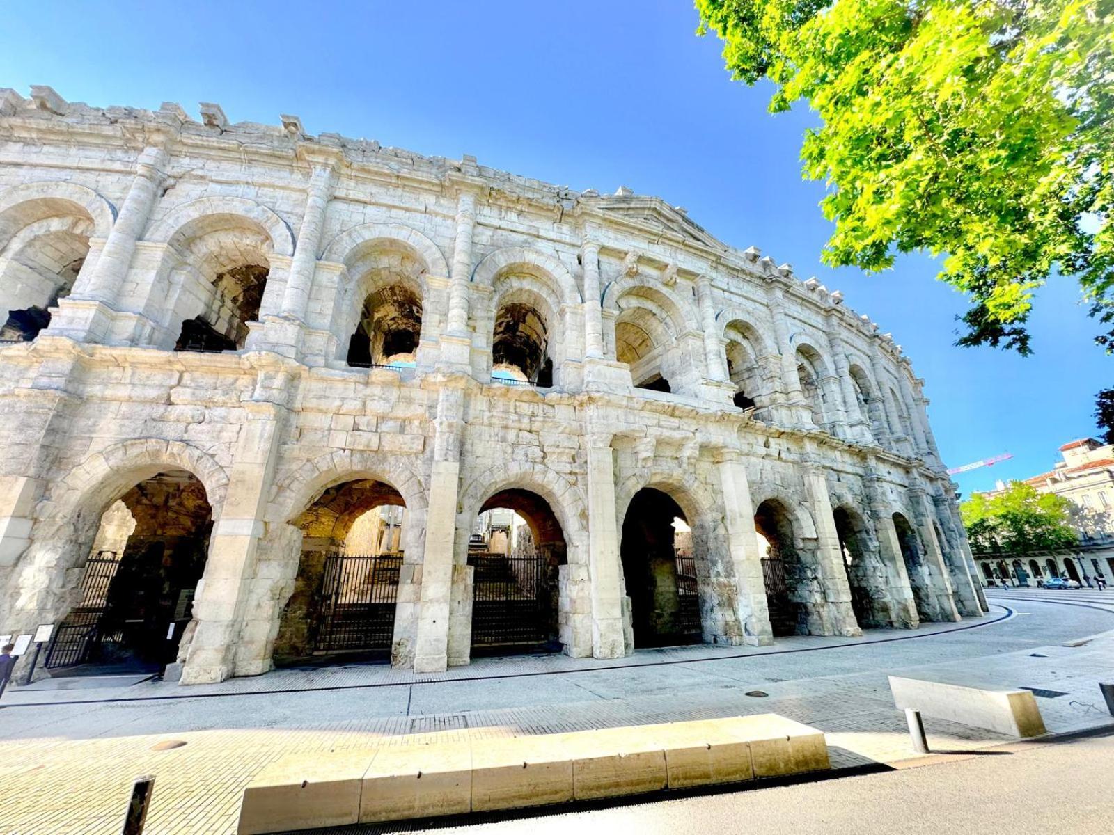 Au Coeur Du Centre Historique - Immeuble Classe - Terrasse - Climatise * Nimes