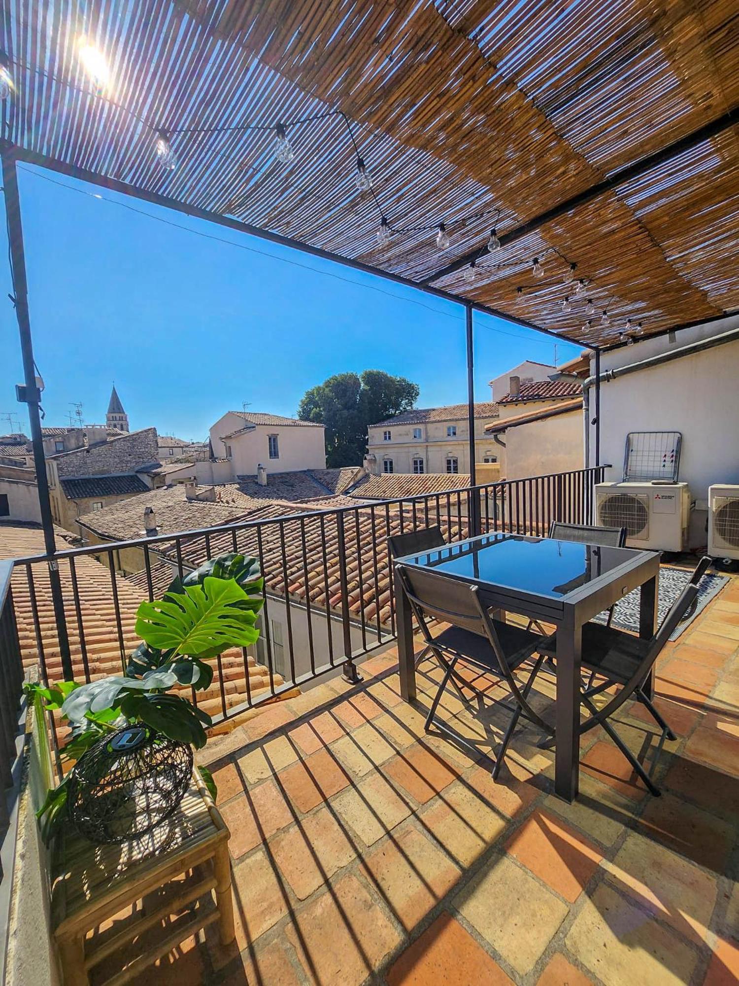 Apartment Au Coeur Du Centre Historique - Immeuble Classe - Terrasse - Climatise Nimes
